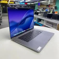 MacBook Pro 16"